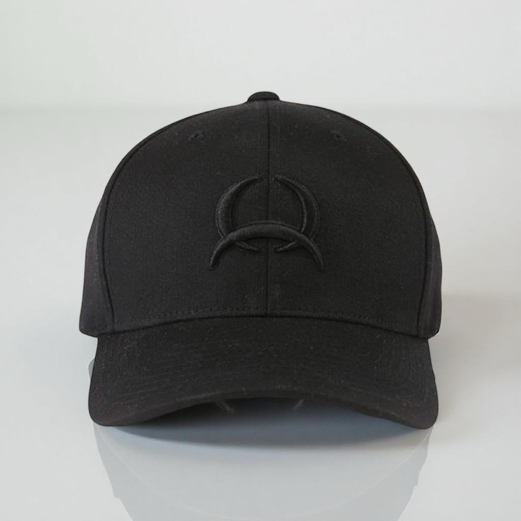 MEN'S TECH LOGO FITTED FLEXFIT CAP - BLACK MCC0627734