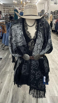 PANHANDLE WOMEN’S BLACK AZTEC STRIPE PRINT PONCHO | LW27T09673
