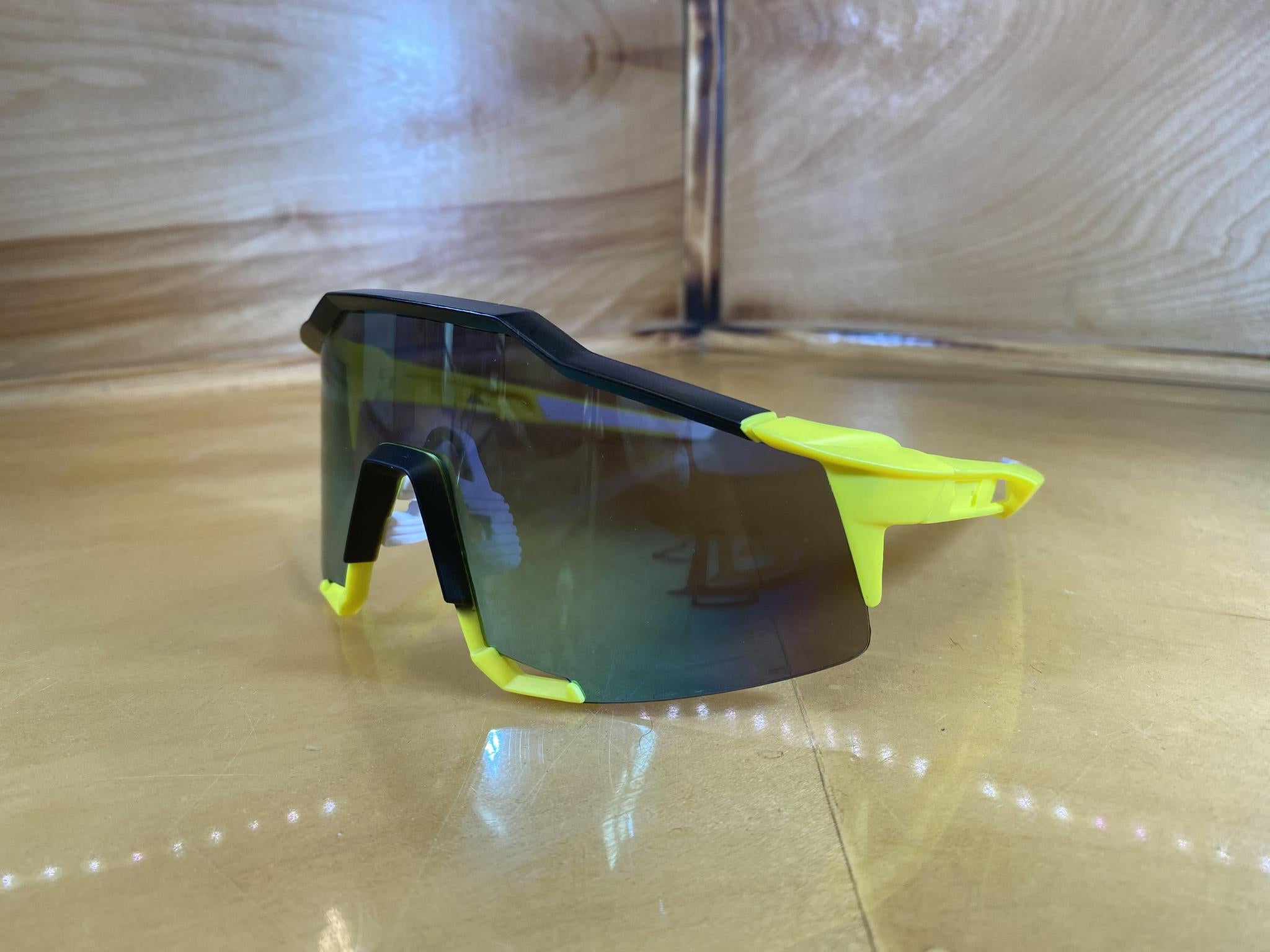 SUNGLASS : BLACK AND YELLOW