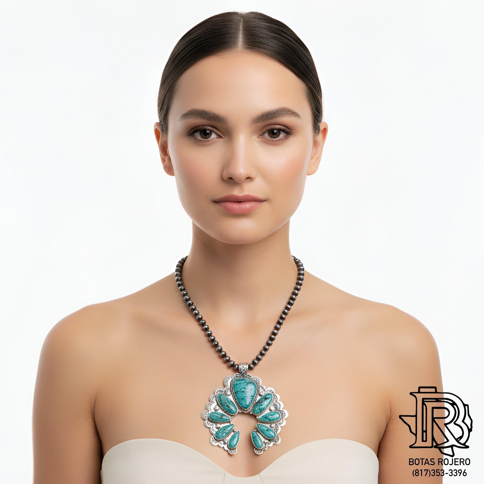 SILVER NECKLACE WITH TURQUOISE PENDANT