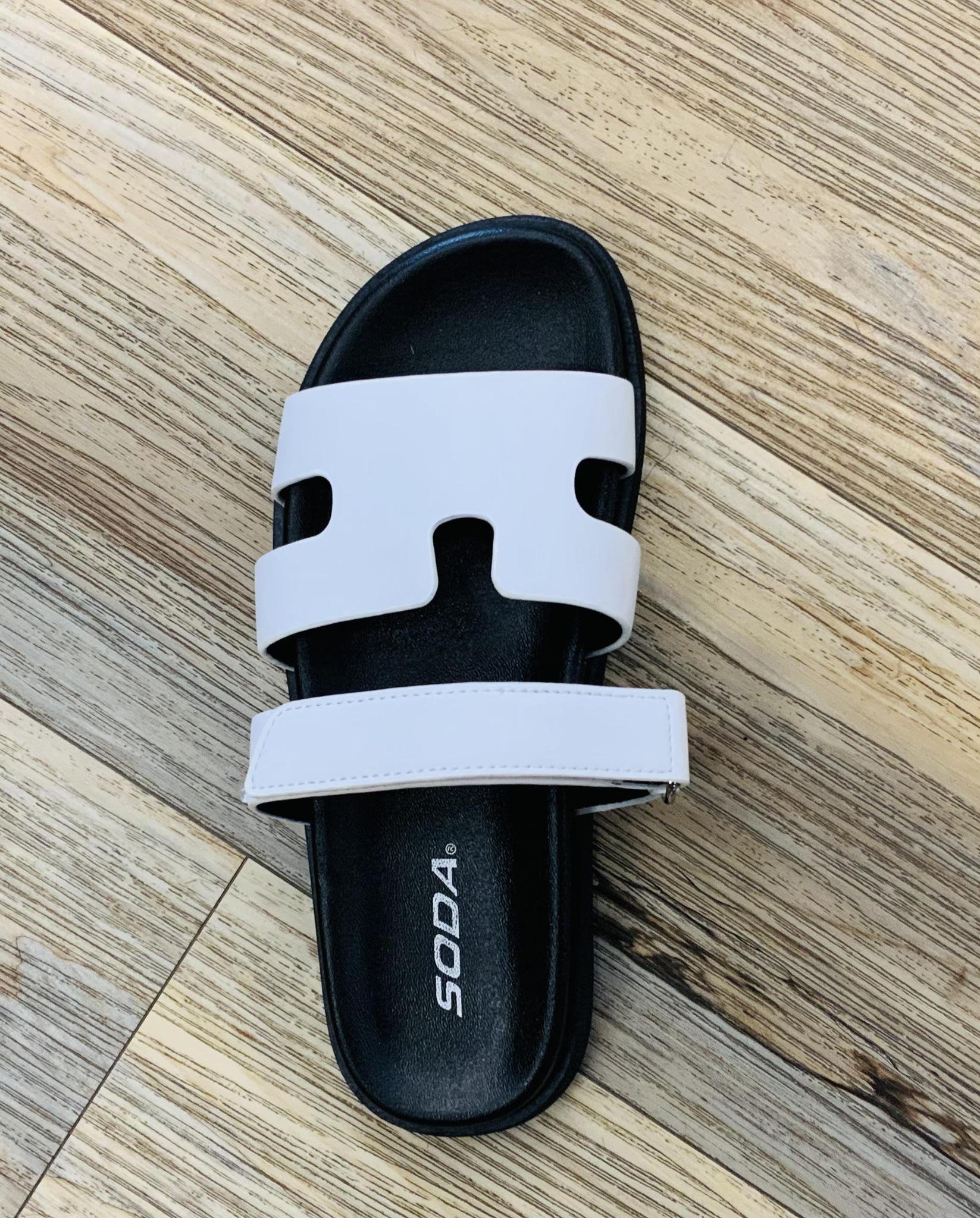 ‘’LESIA’’ BLACK/WHITE SANDALS