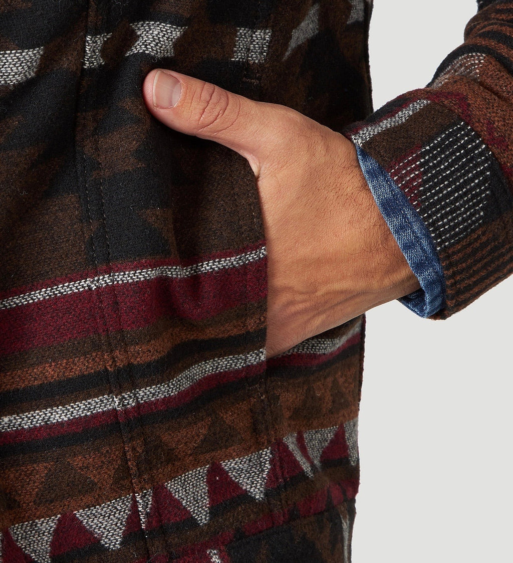 MEN'S WRANGLER® SHERPA LINED JACQUARD PRINT JACKET