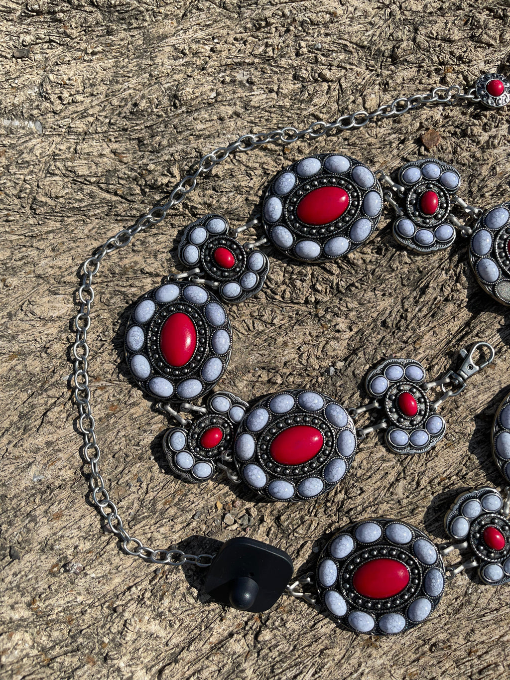 KIM CONCHO BELT RED WITH WHITE
