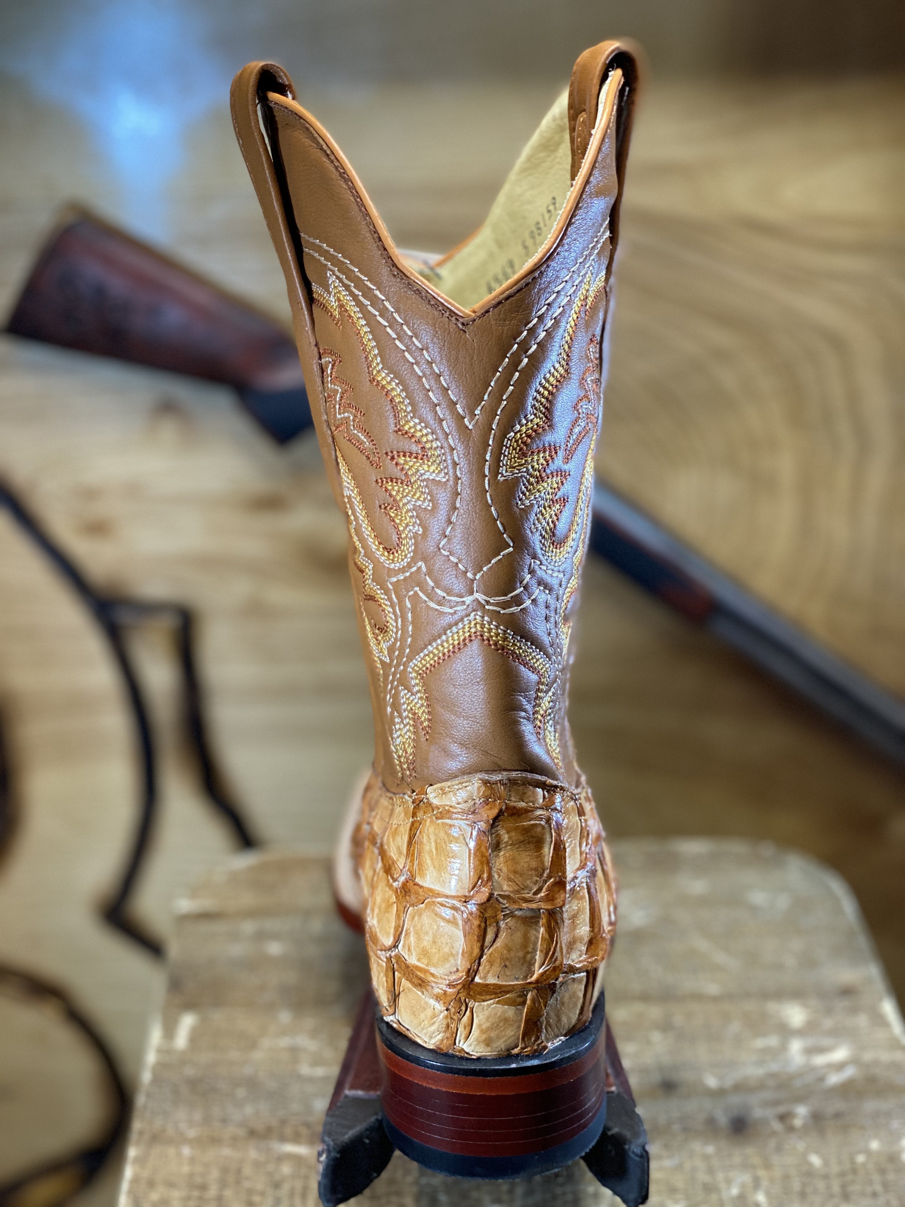 Pirarucu FISH BOOT ORIGNAL ANTIQUE SADDLE