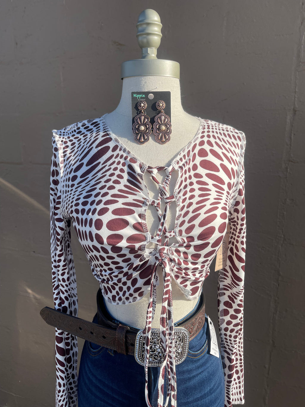 ALLOVER PRINT LACE UP FRONT CROP TOP