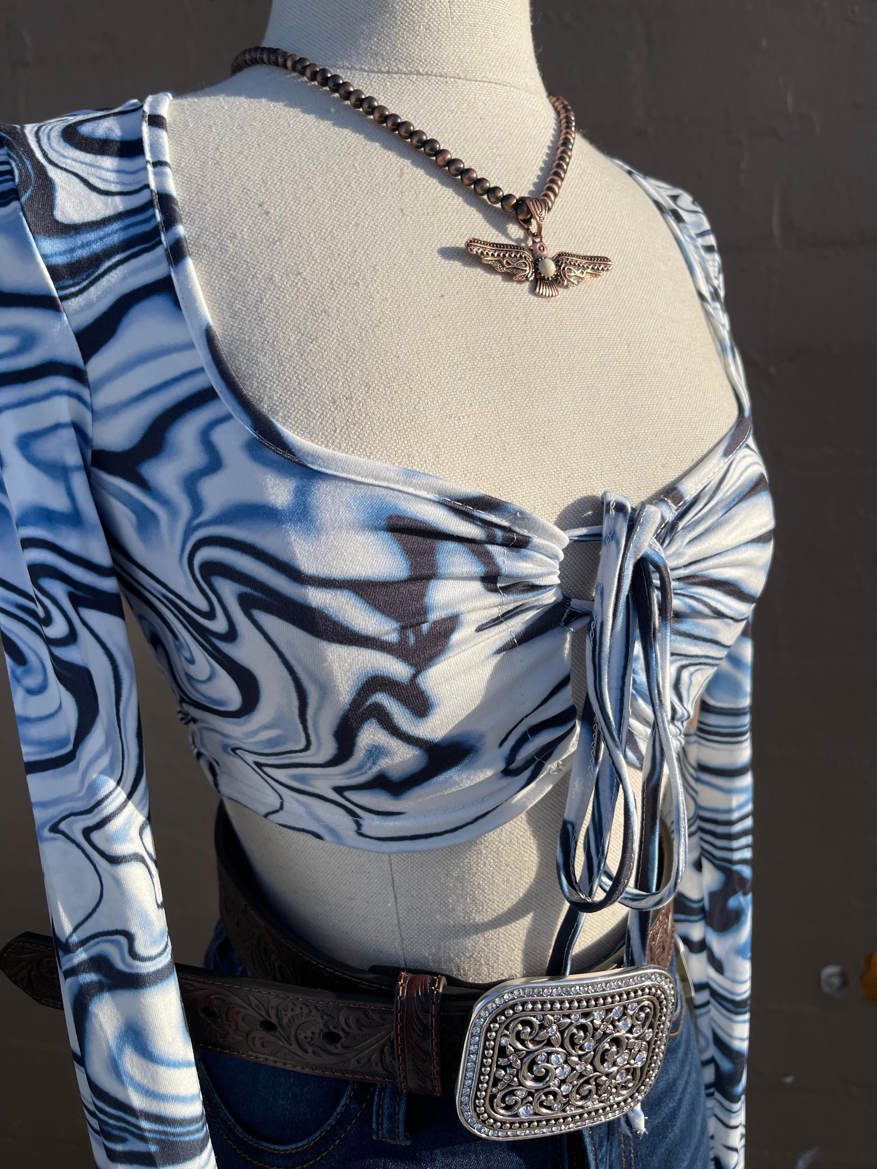 MARBLE PRINT TIE FRONT CROP TOP