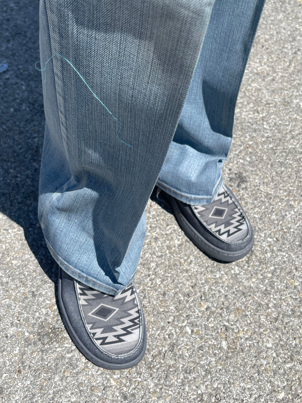 “ JIMMY “ | MEN'S ARIAT HILO STRETCH LACE CHARCOAL/GRAY AZTEC PRINT 10040438
